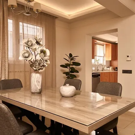 Elysium Villa, Refined Close To Sandy Shore *