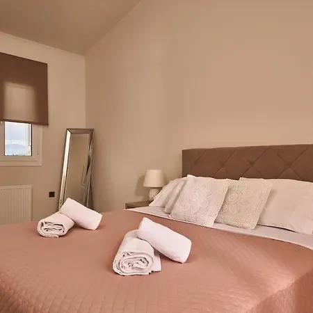 Elysium Villa, Refined Close To Sandy Shore *