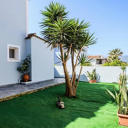 빌라 Elysium Villa, Refined Close To Sandy Shore 자킨토스 타운