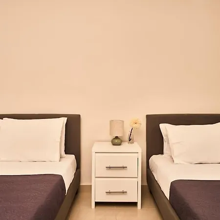 Elysium Villa, Refined Close To Sandy Shore Villa *