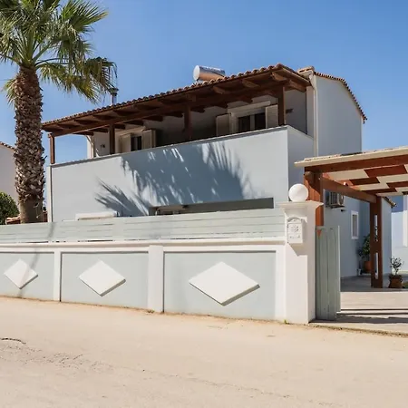 Elysium Villa, Refined Close To Sandy Shore